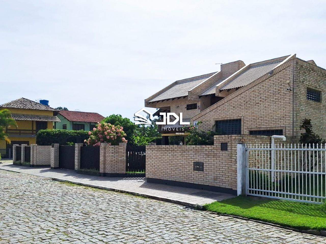 Casa à venda no bairro Armação: 
