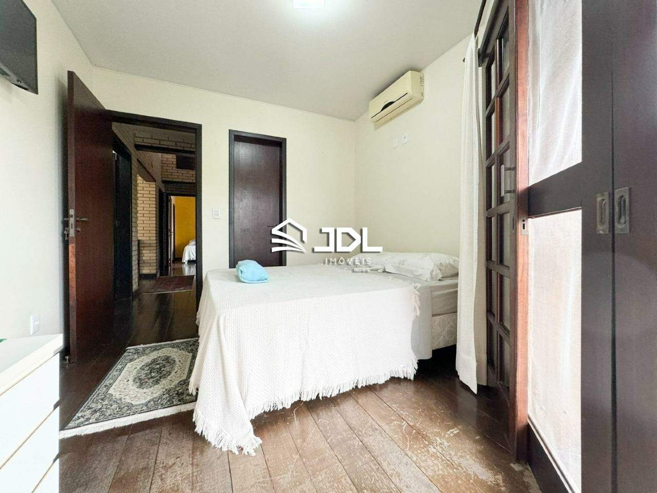 Casa à venda no bairro Armação: 