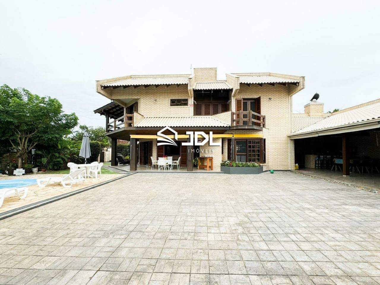 Casa à venda no bairro Armação: 