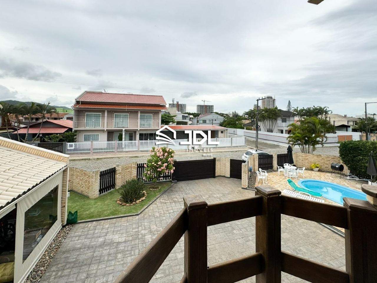 Casa à venda no bairro Armação: 
