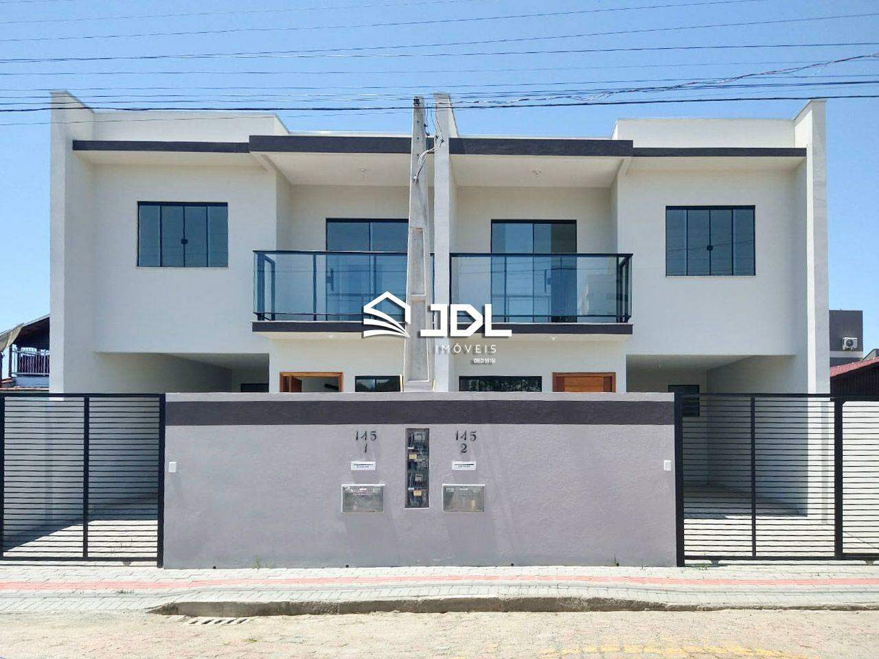 Casa à venda no bairro Armação: 