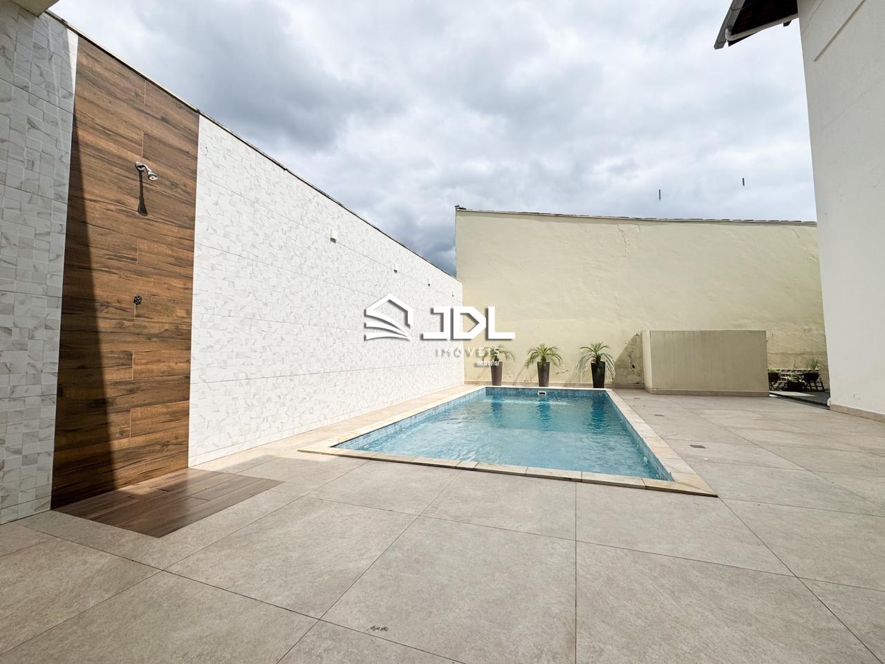 Casa à venda no bairro Velha Central: 