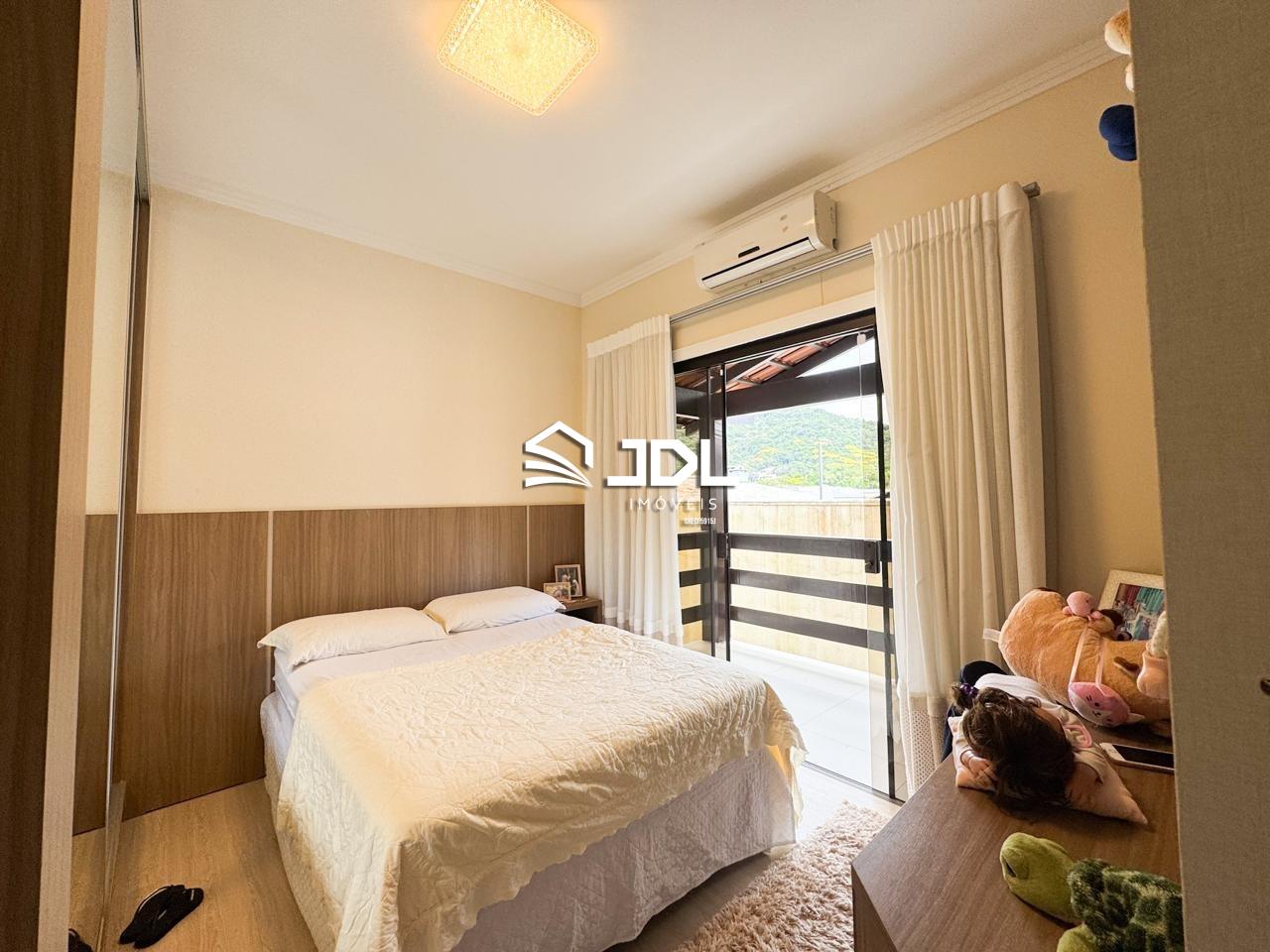 Casa à venda no bairro Velha Central: 