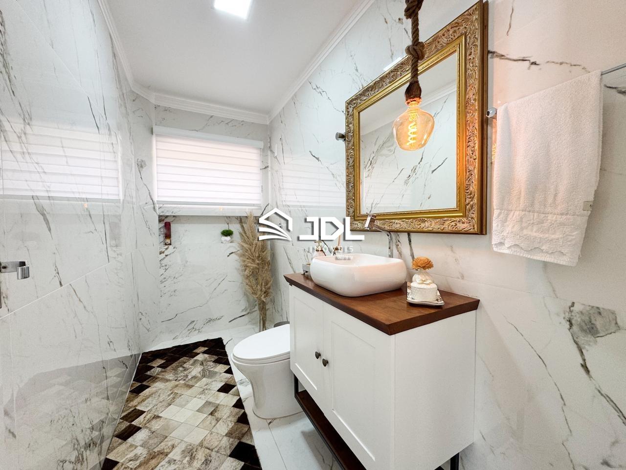 Casa à venda no bairro Velha Central: 