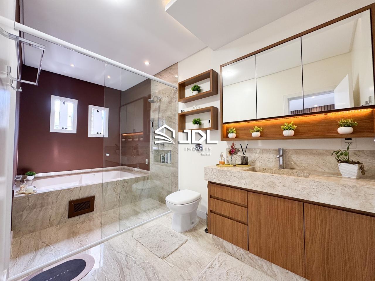 Casa à venda no bairro Velha Central: 