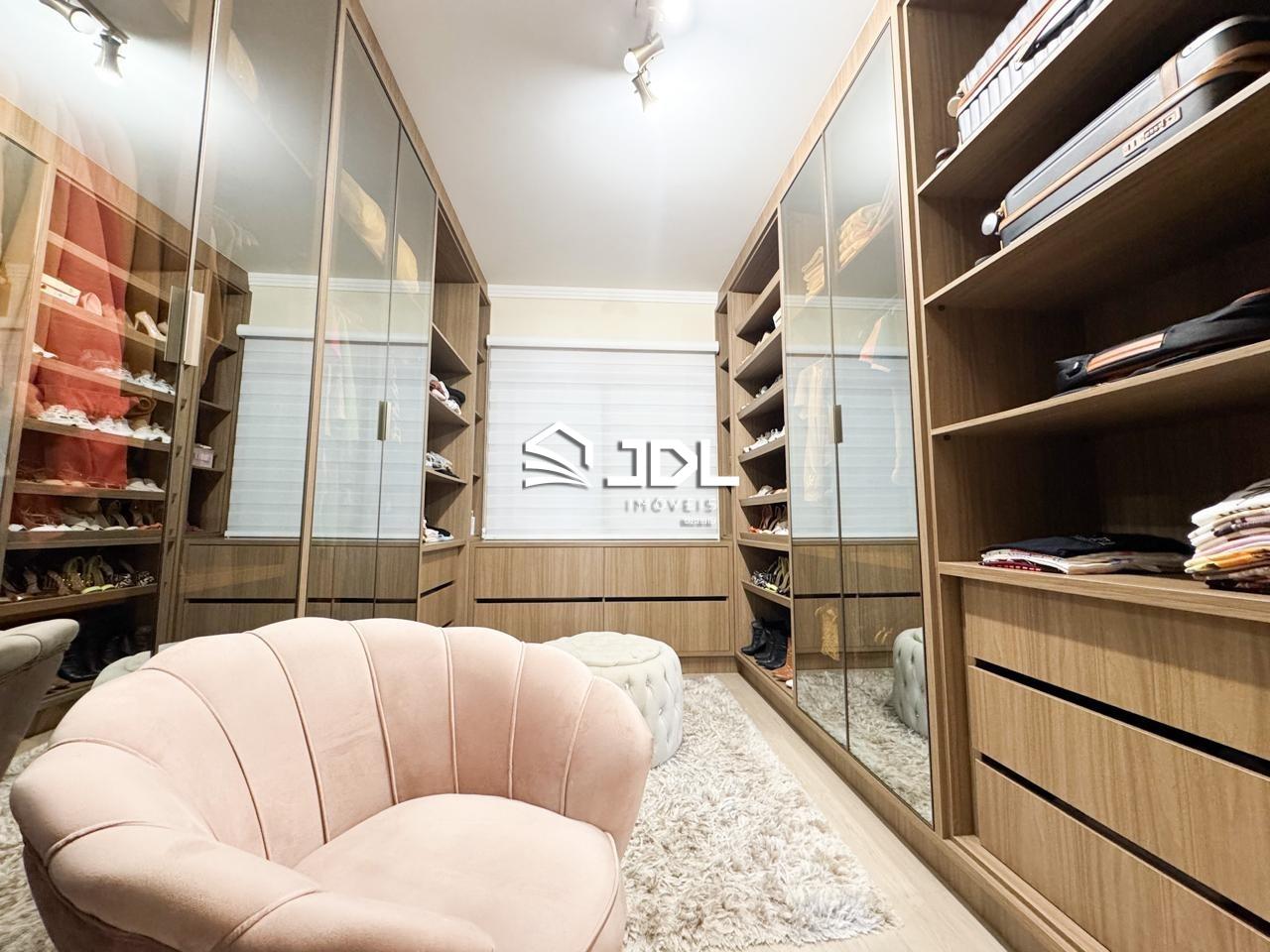 Casa à venda no bairro Velha Central: 