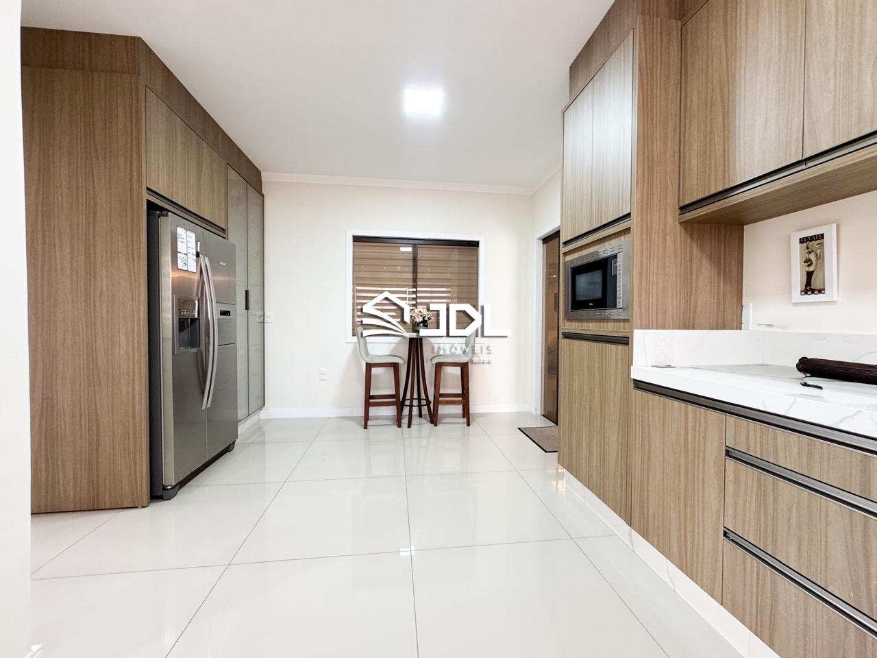 Casa à venda no bairro Velha Central: 