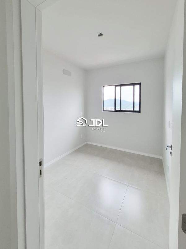 Apartamento à venda no bairro Armação: 