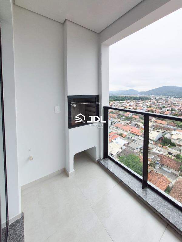 Apartamento à venda no bairro Armação: 