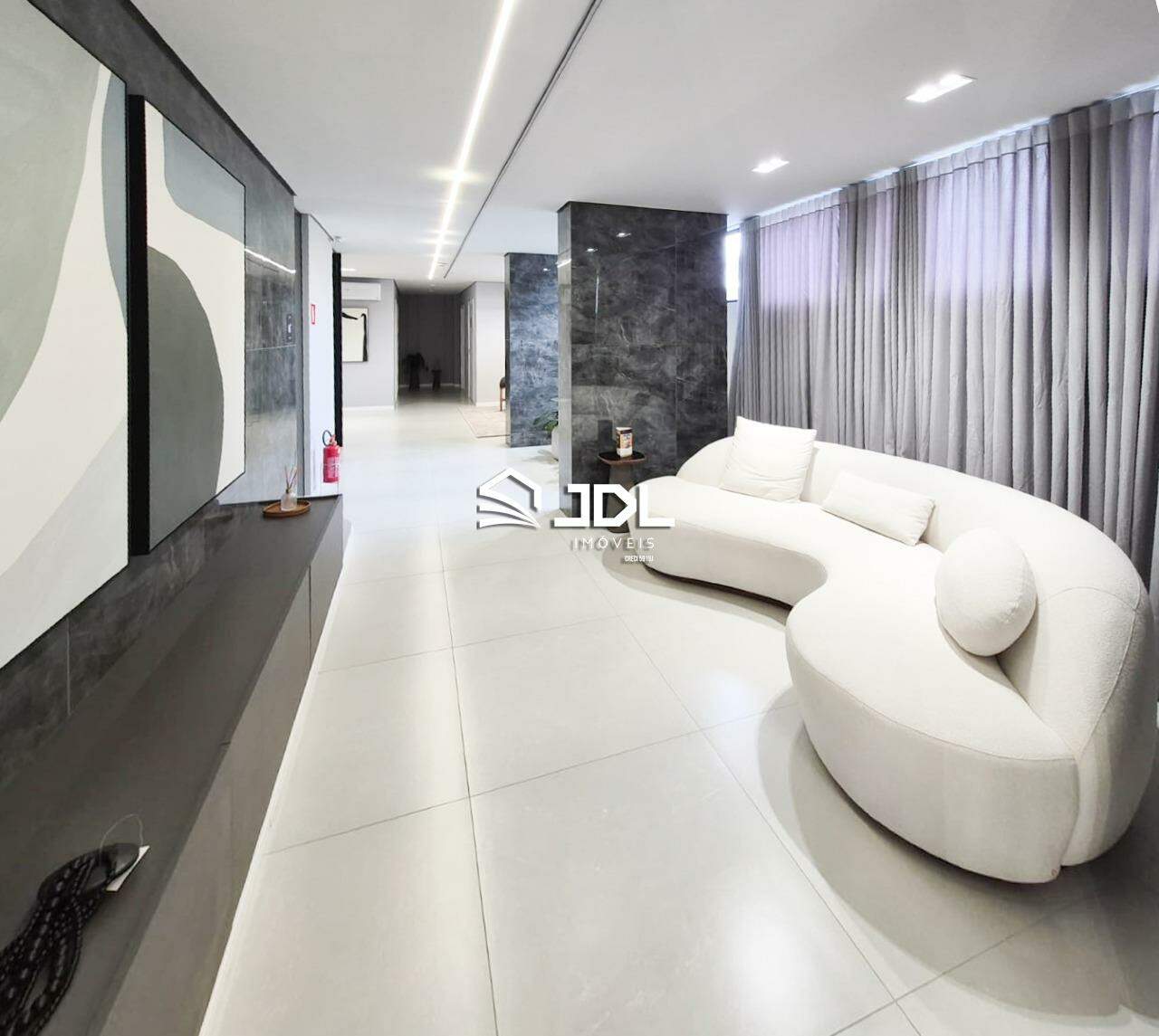 Apartamento à venda no bairro Armação: 