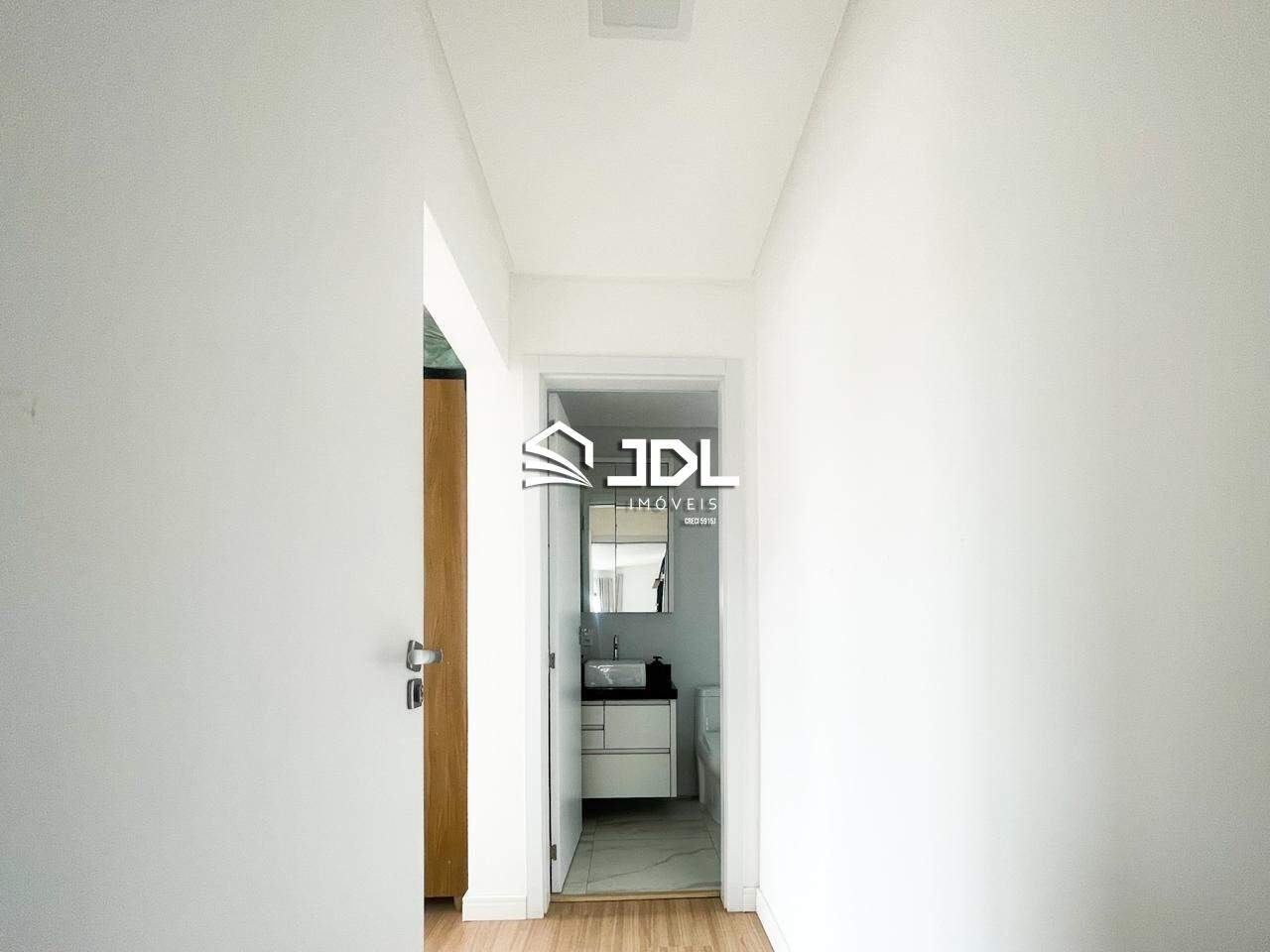 Apartamento à venda no bairro Meia Praia: 