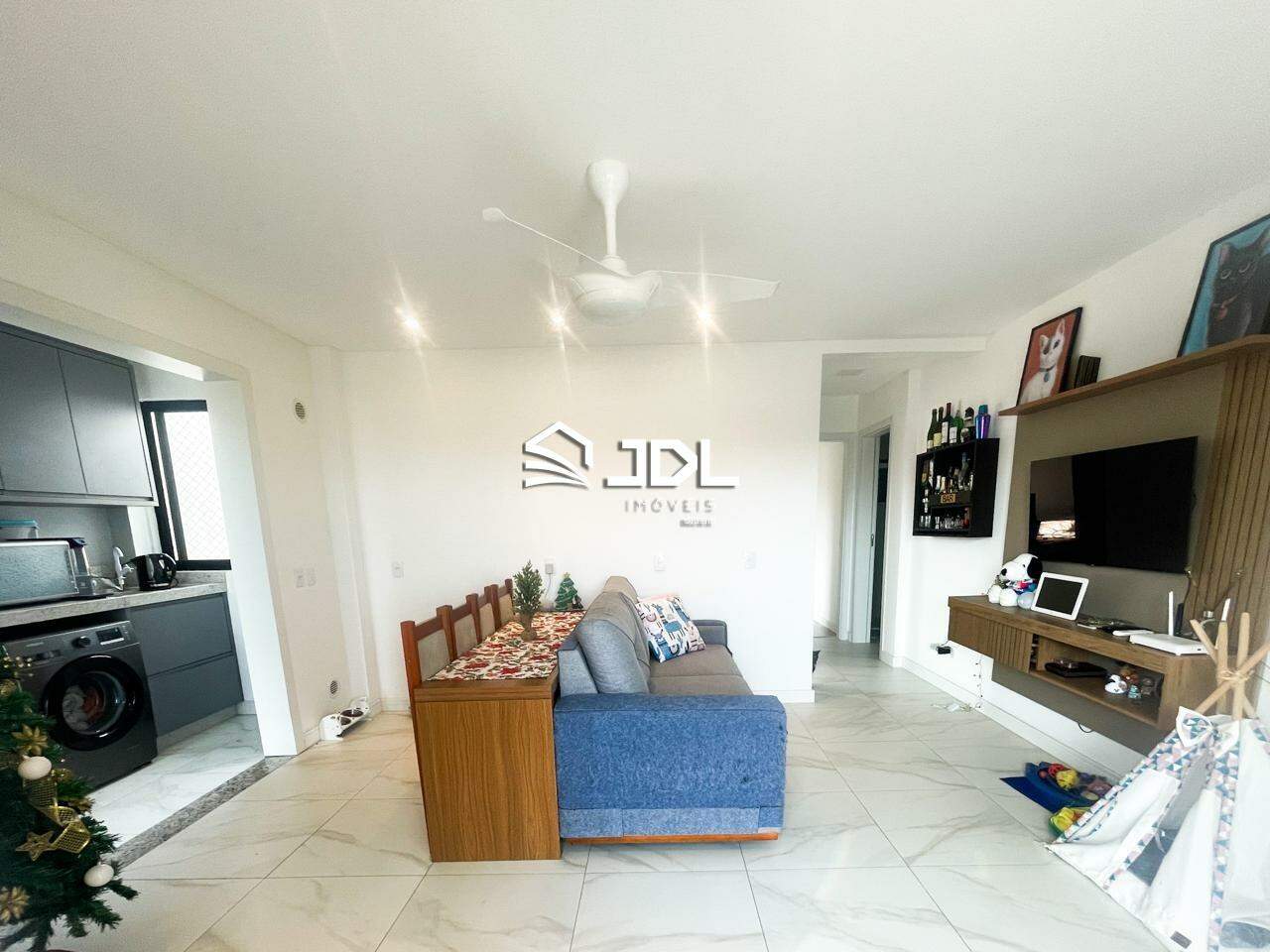 Apartamento à venda no bairro Meia Praia: 