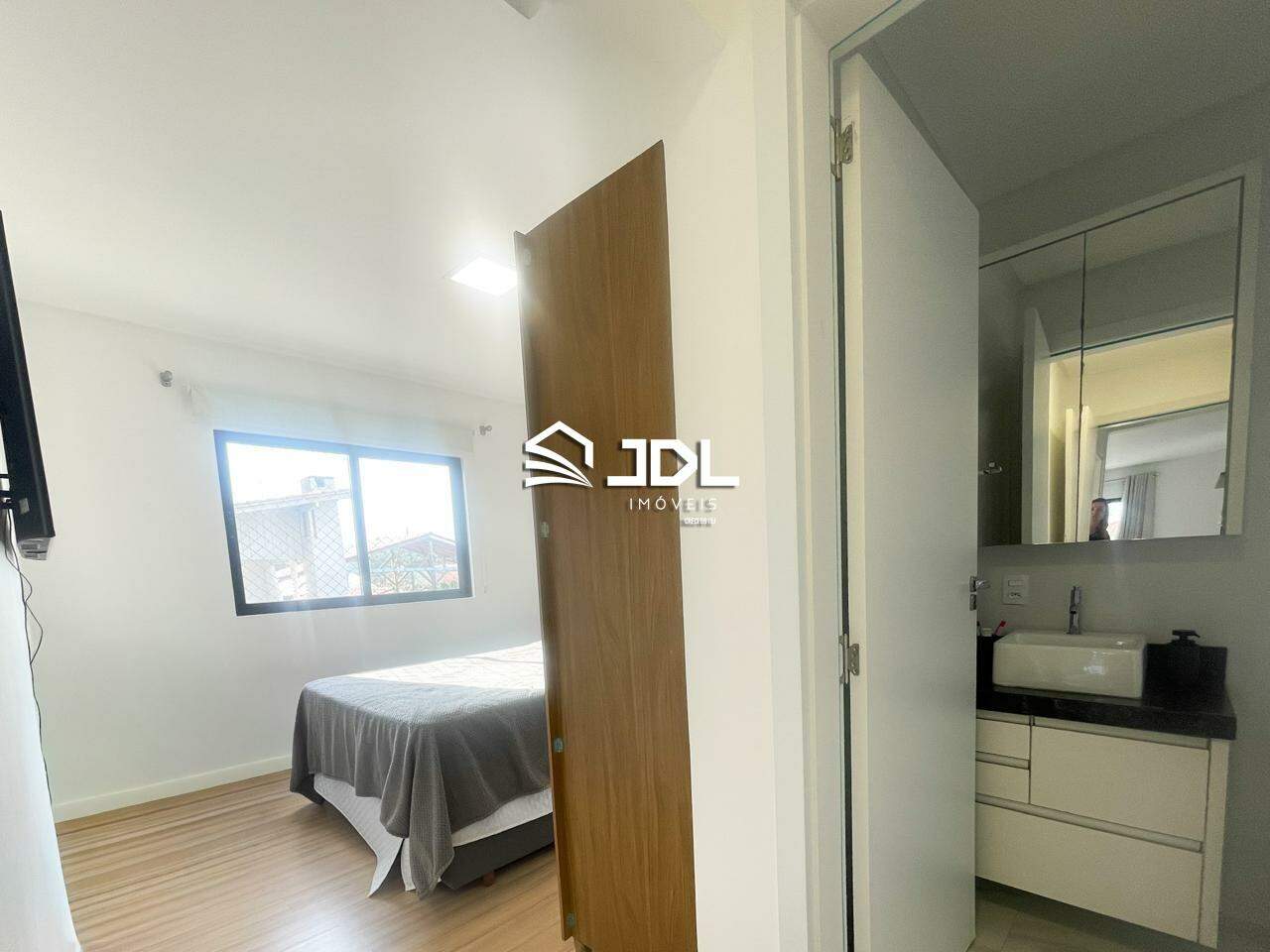 Apartamento à venda no bairro Meia Praia: 