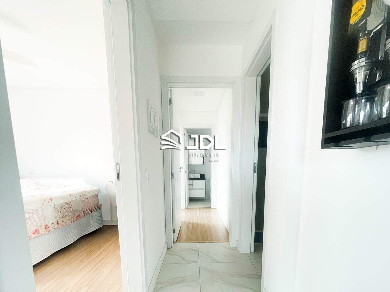 Apartamento à venda no bairro Meia Praia: 