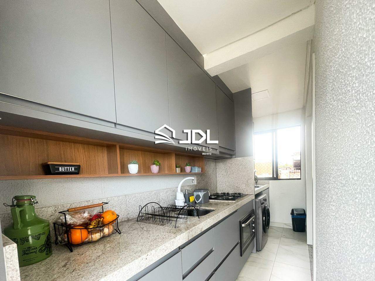 Apartamento à venda no bairro Meia Praia: 