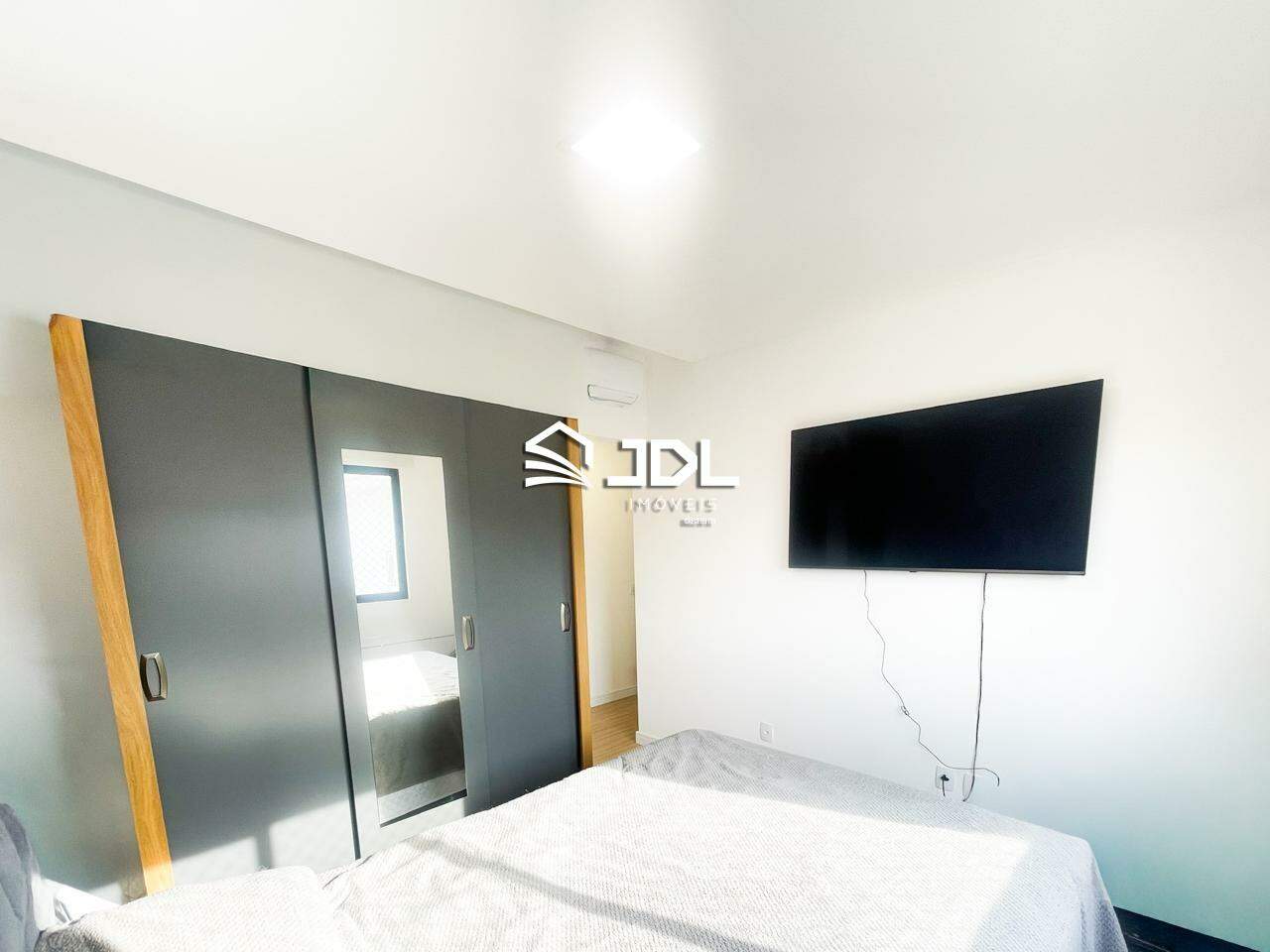 Apartamento à venda no bairro Meia Praia: 