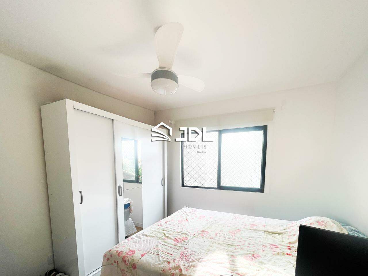 Apartamento à venda no bairro Meia Praia: 