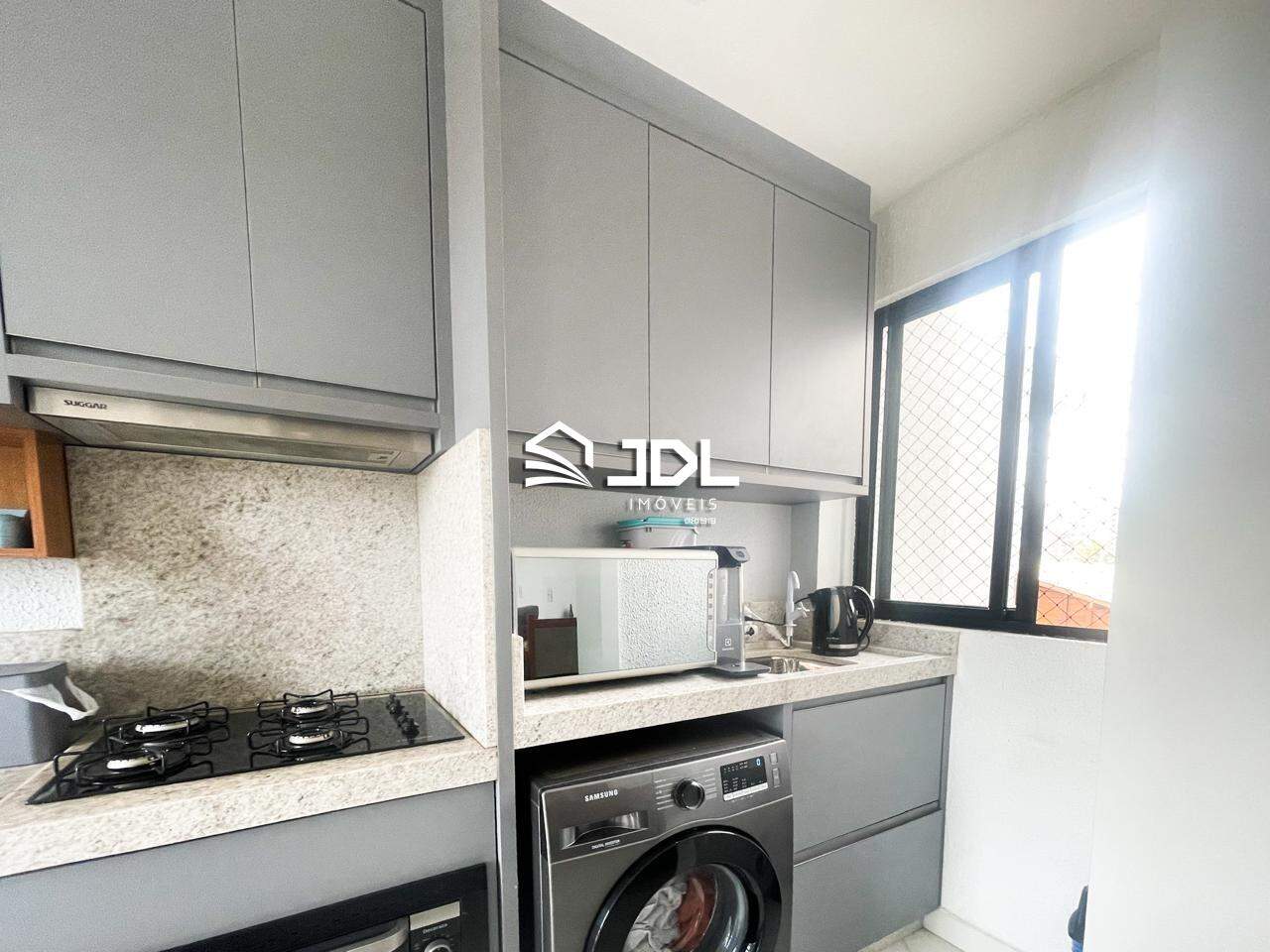 Apartamento à venda no bairro Meia Praia: 