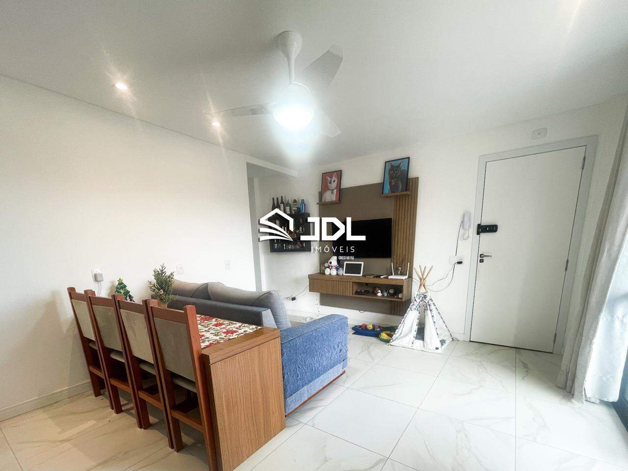 Apartamento à venda no bairro Meia Praia: 