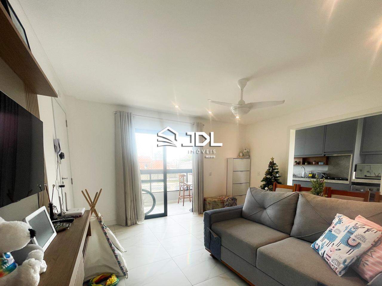 Apartamento à venda no bairro Meia Praia: 