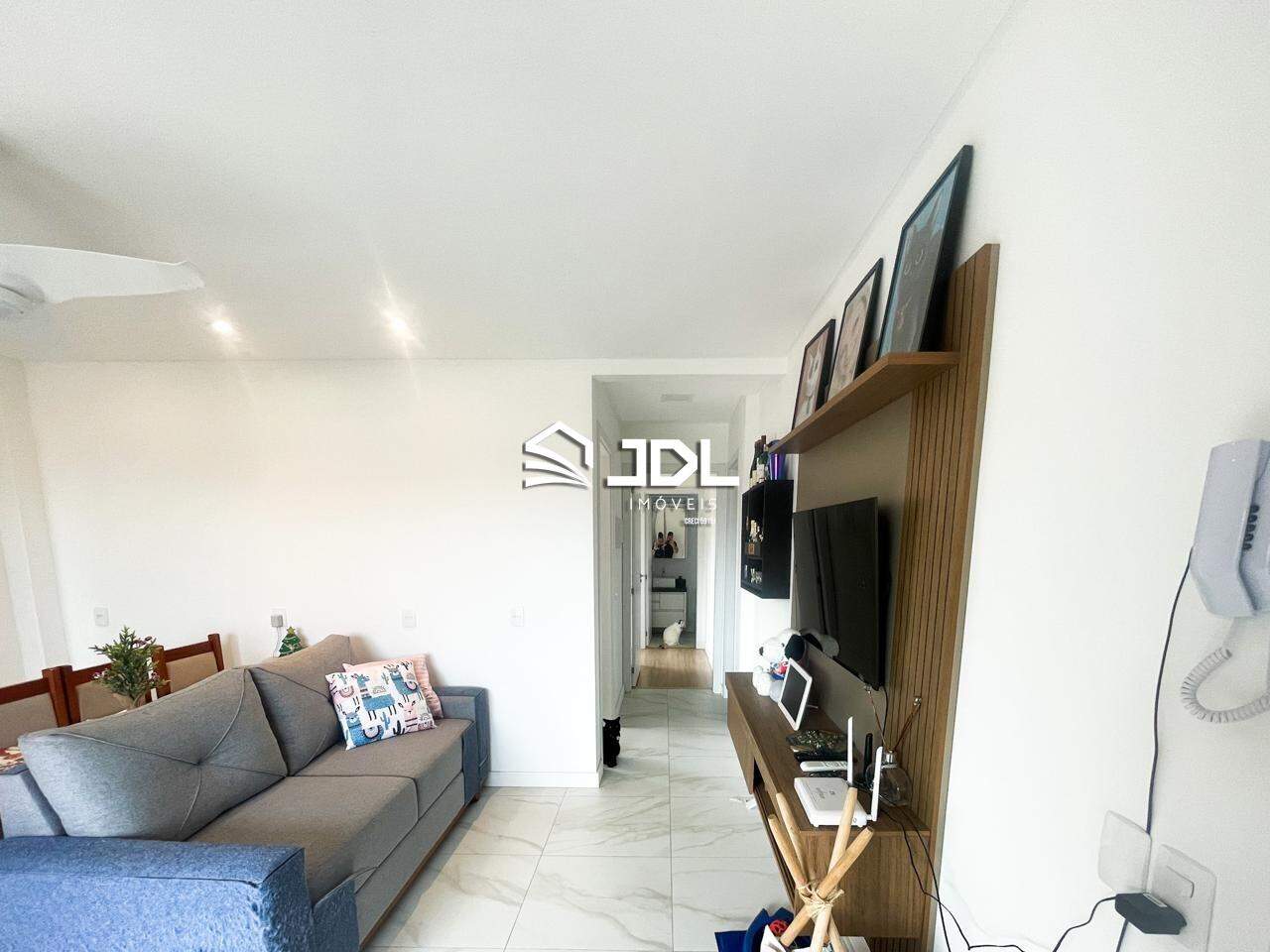 Apartamento à venda no bairro Meia Praia: 