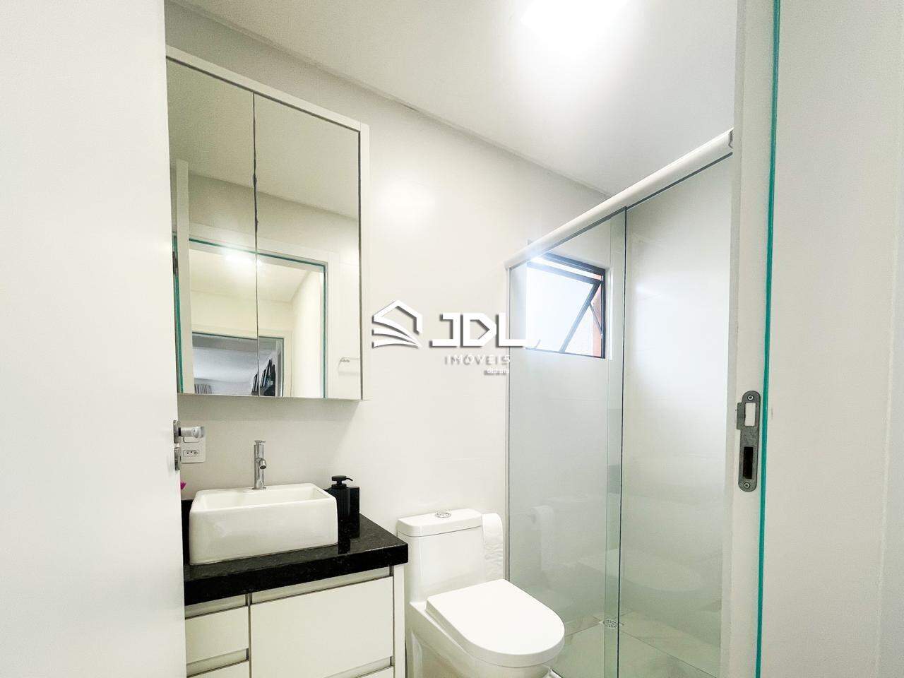 Apartamento à venda no bairro Meia Praia: 