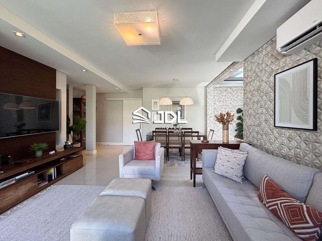 Casa à Venda no Bairro Água Verde em Blumenau - 3 Quartos, Piscina e Energia Solar - 283m - R$ 1.880.000 — foto 3