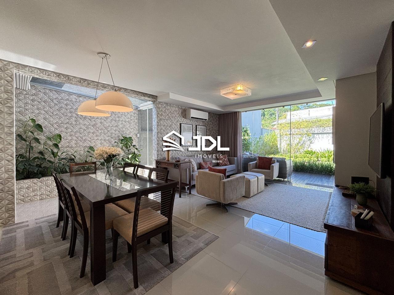 Casa à Venda no Bairro Água Verde em Blumenau - 3 Quartos, Piscina e Energia Solar - 283m - R$ 1.880.000 — foto 4