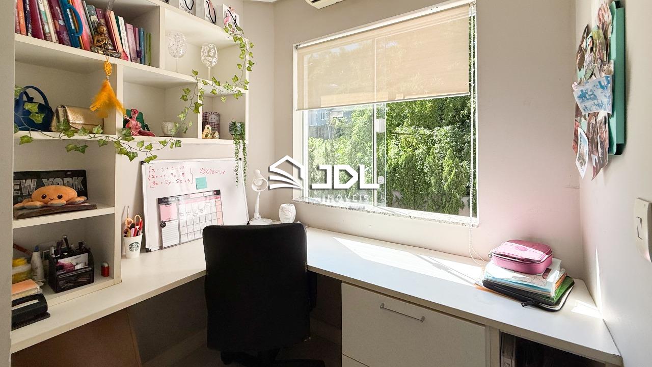 Casa à venda no bairro Escola Agrícola: 