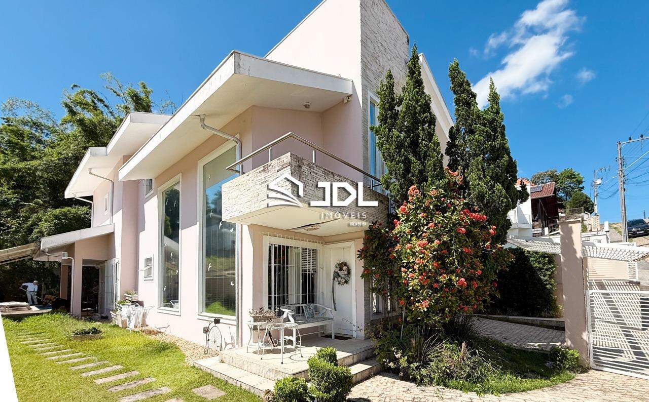 Casa à venda no bairro Escola Agrícola: 