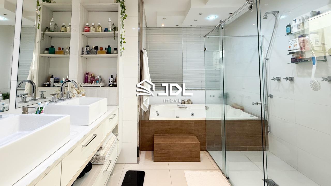 Casa à venda no bairro Escola Agrícola: 