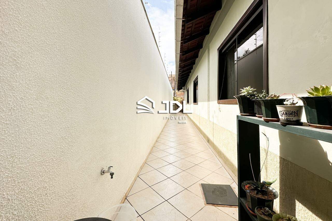 Casa à venda no bairro Escola Agrícola: 