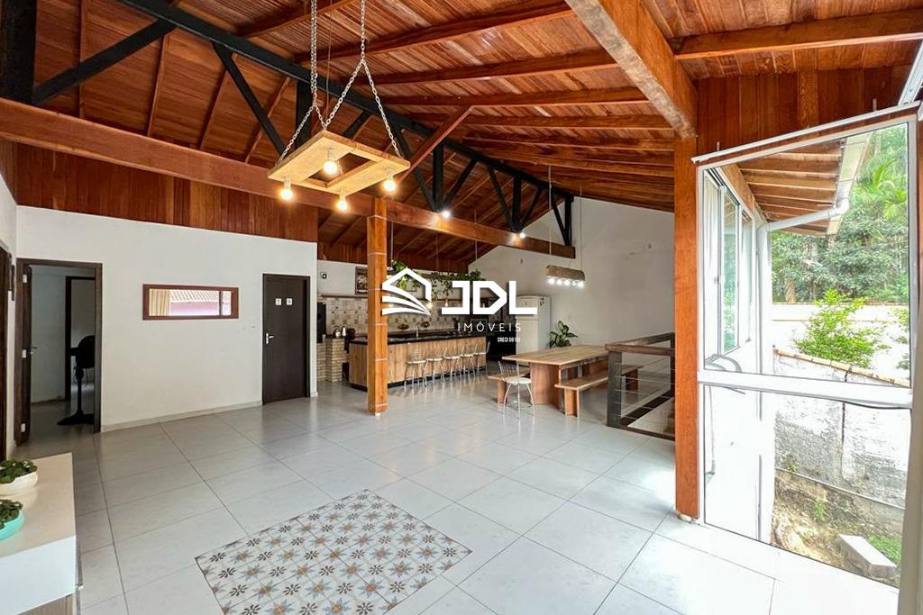 Casa à venda no bairro Ponta Aguda: