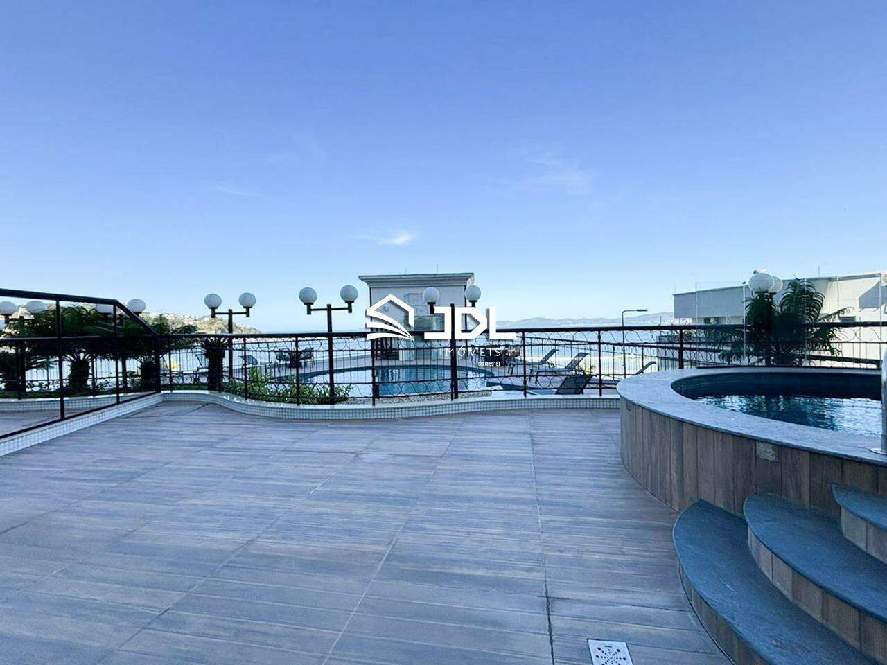 Apartamento à venda no bairro Meia Praia: 