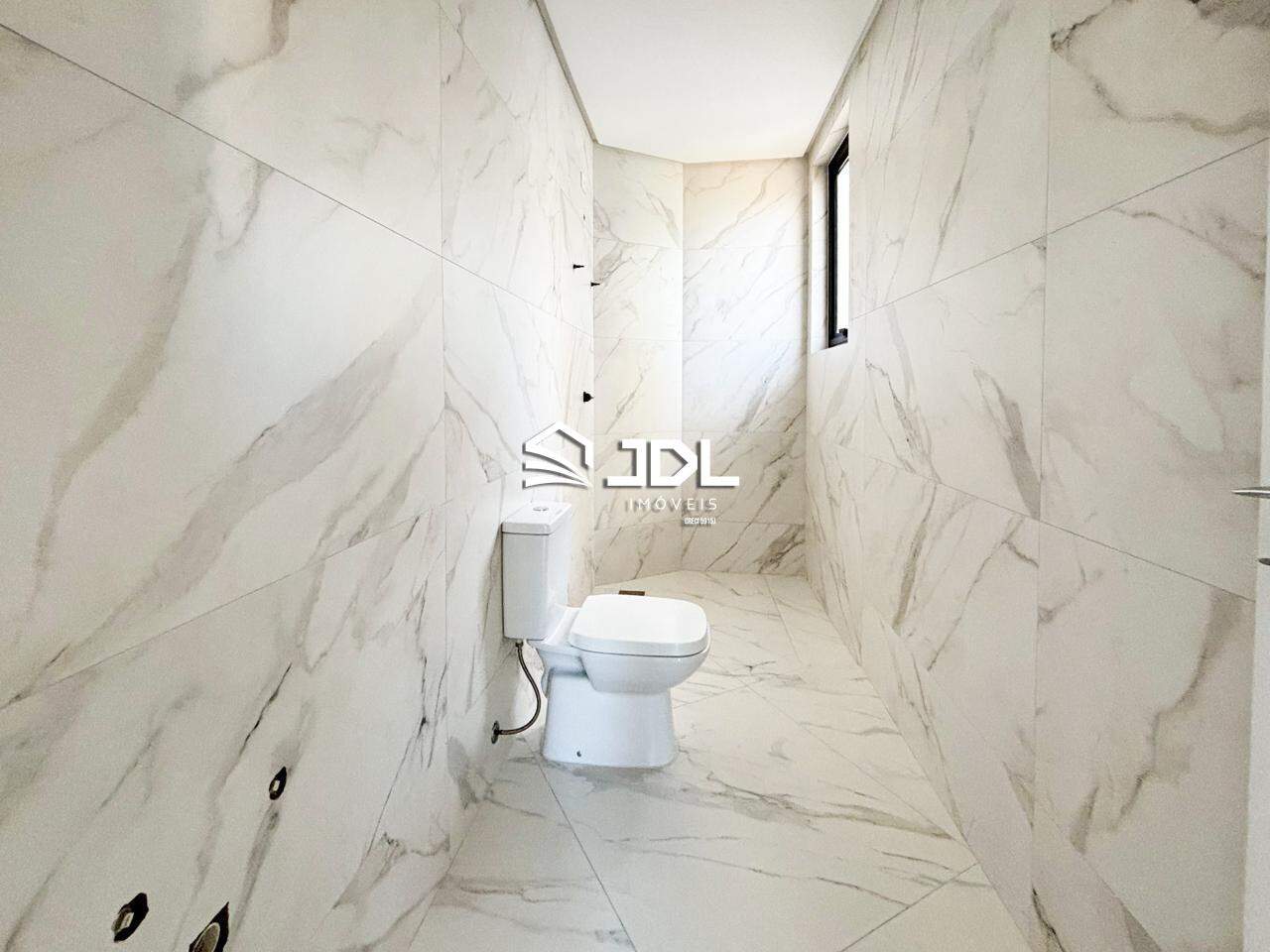 Apartamento à venda no bairro Meia Praia: 