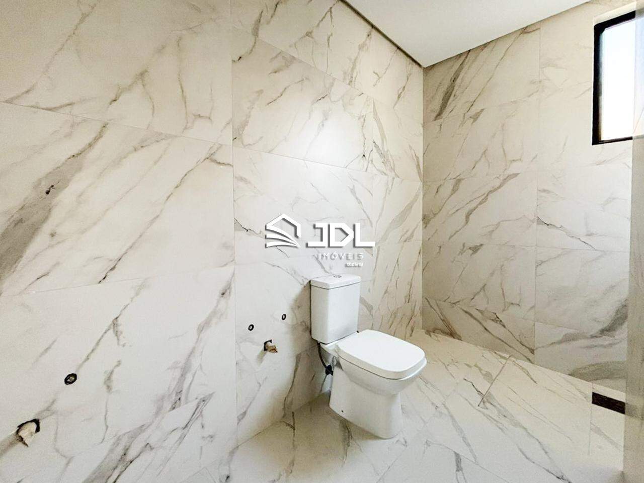Apartamento à venda no bairro Meia Praia: 