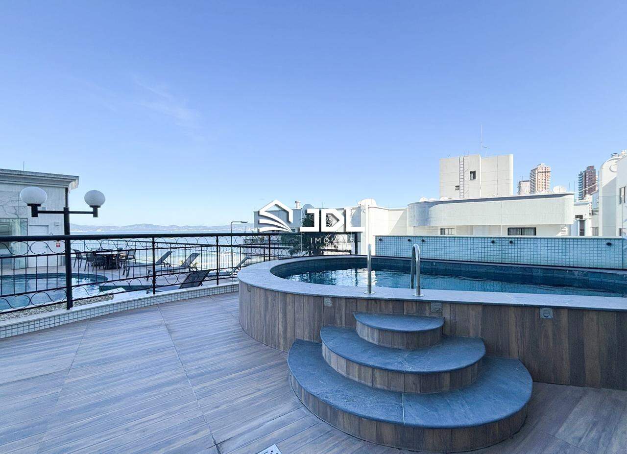 Apartamento à venda no bairro Meia Praia: 