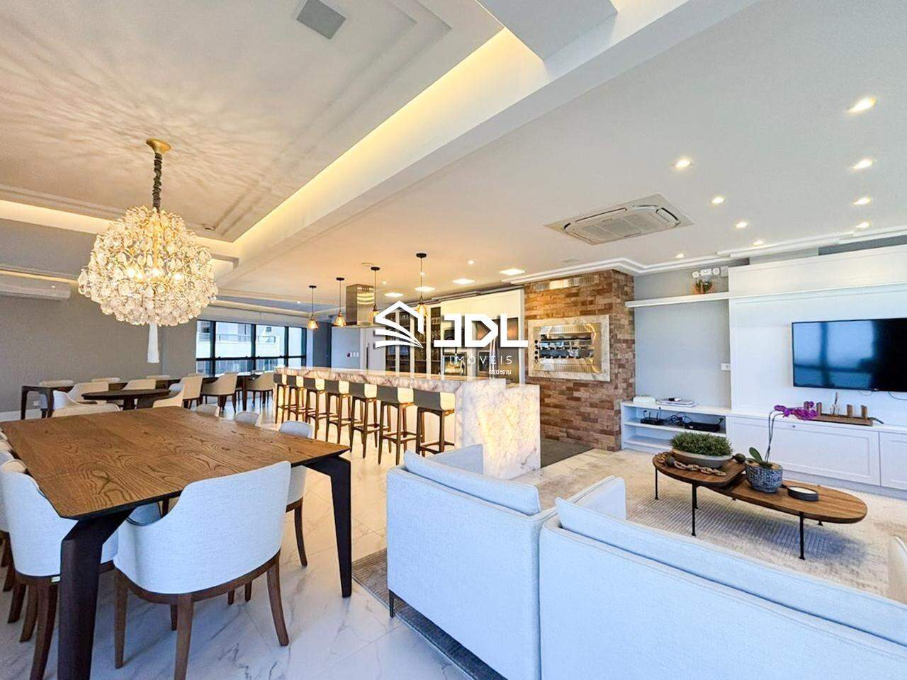 Apartamento à venda no bairro Meia Praia: 