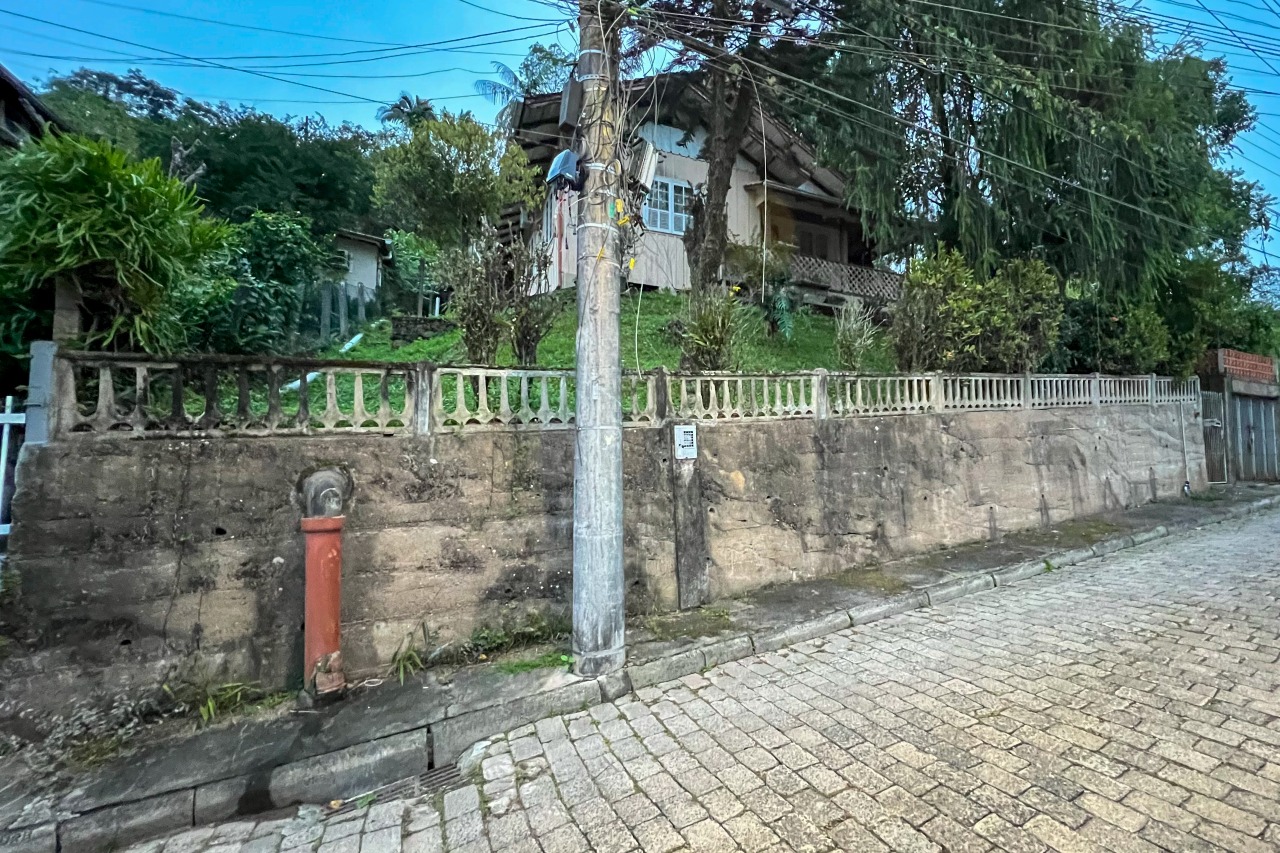 Terreno à venda no bairro Velha: 