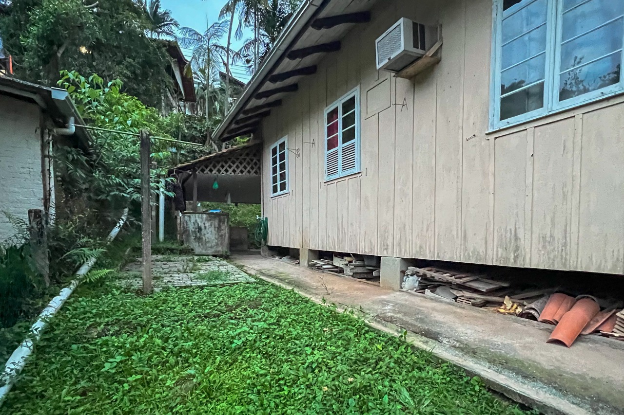 Terreno à venda no bairro Velha: 
