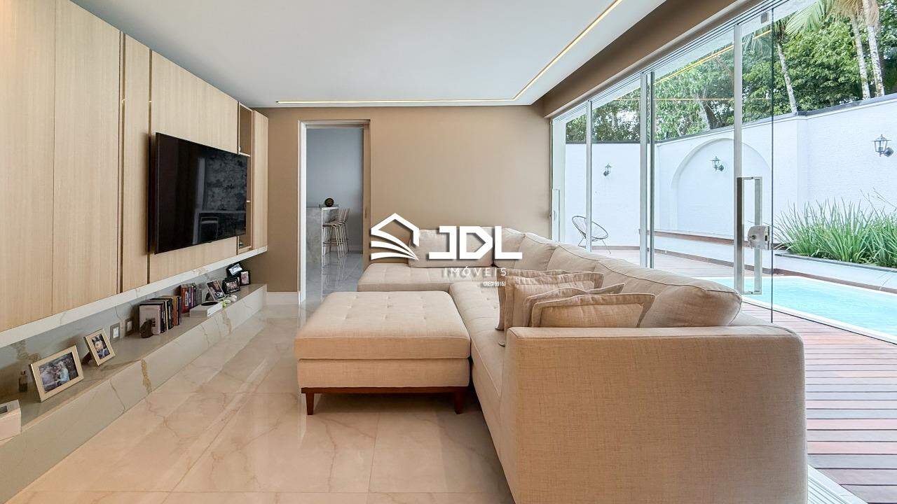 Casa à venda no bairro Velha: 