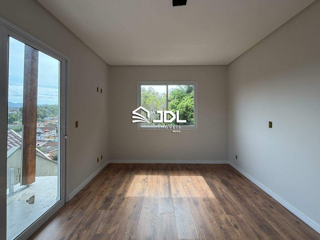 Casa à venda no bairro Tribess: 