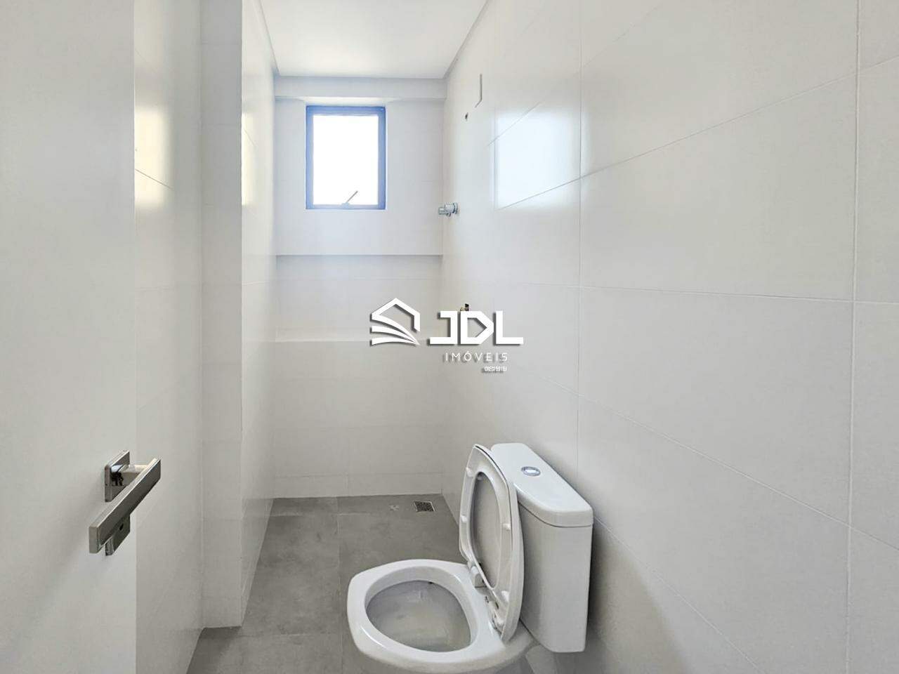Apartamento à venda no bairro Meia Praia: 