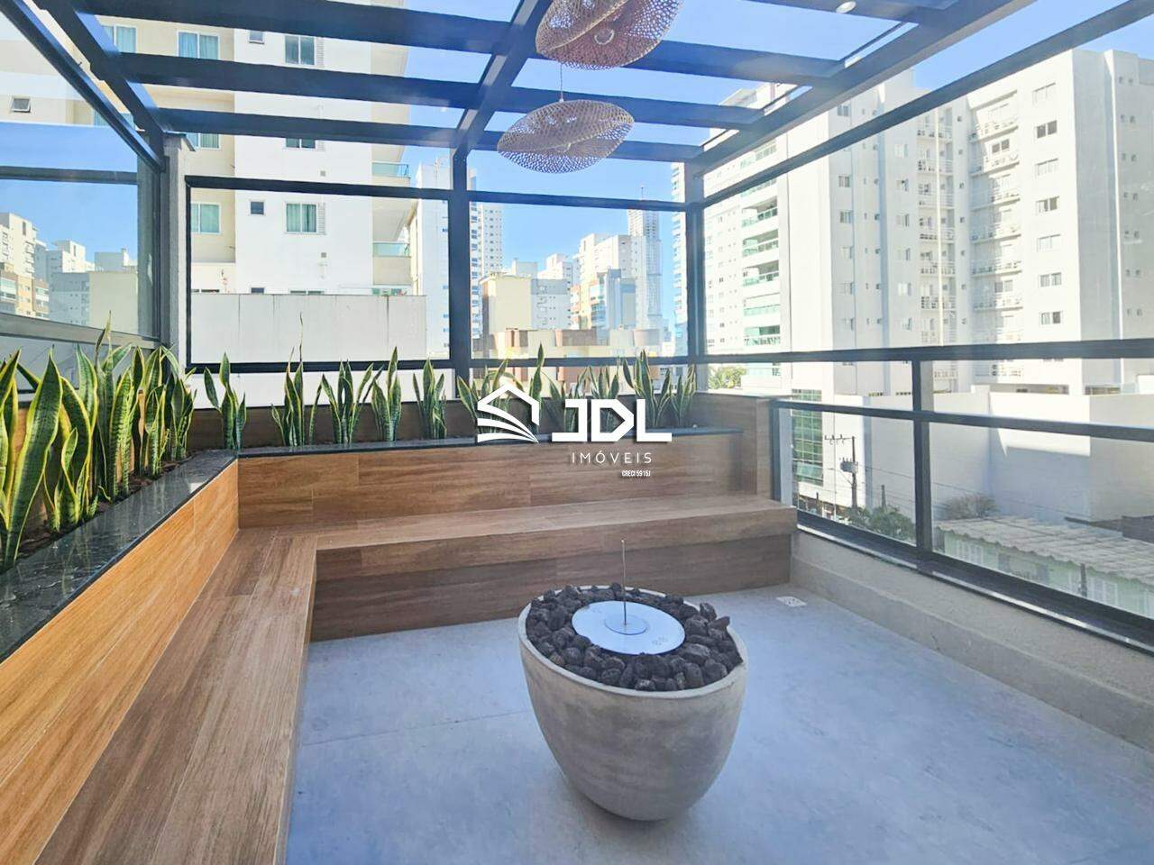 Apartamento à venda no bairro Meia Praia: 