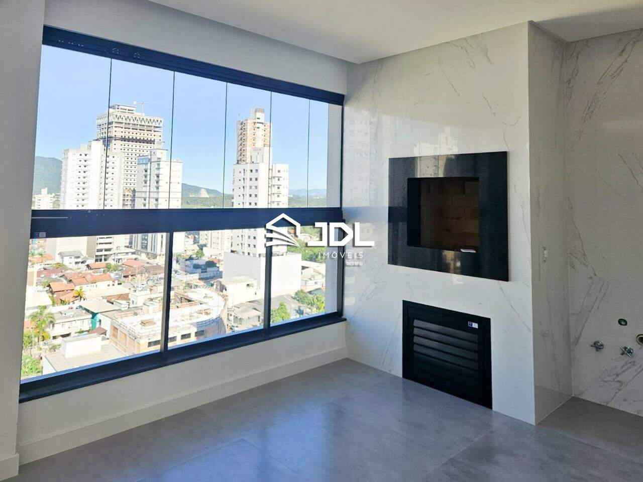 Apartamento à venda no bairro Meia Praia: 