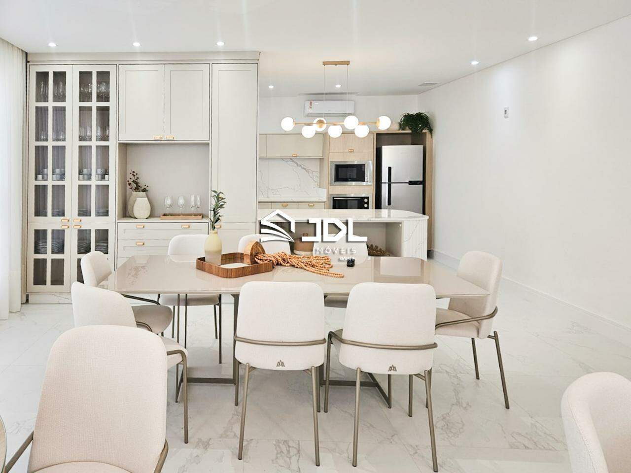 Apartamento à venda no bairro Meia Praia: 