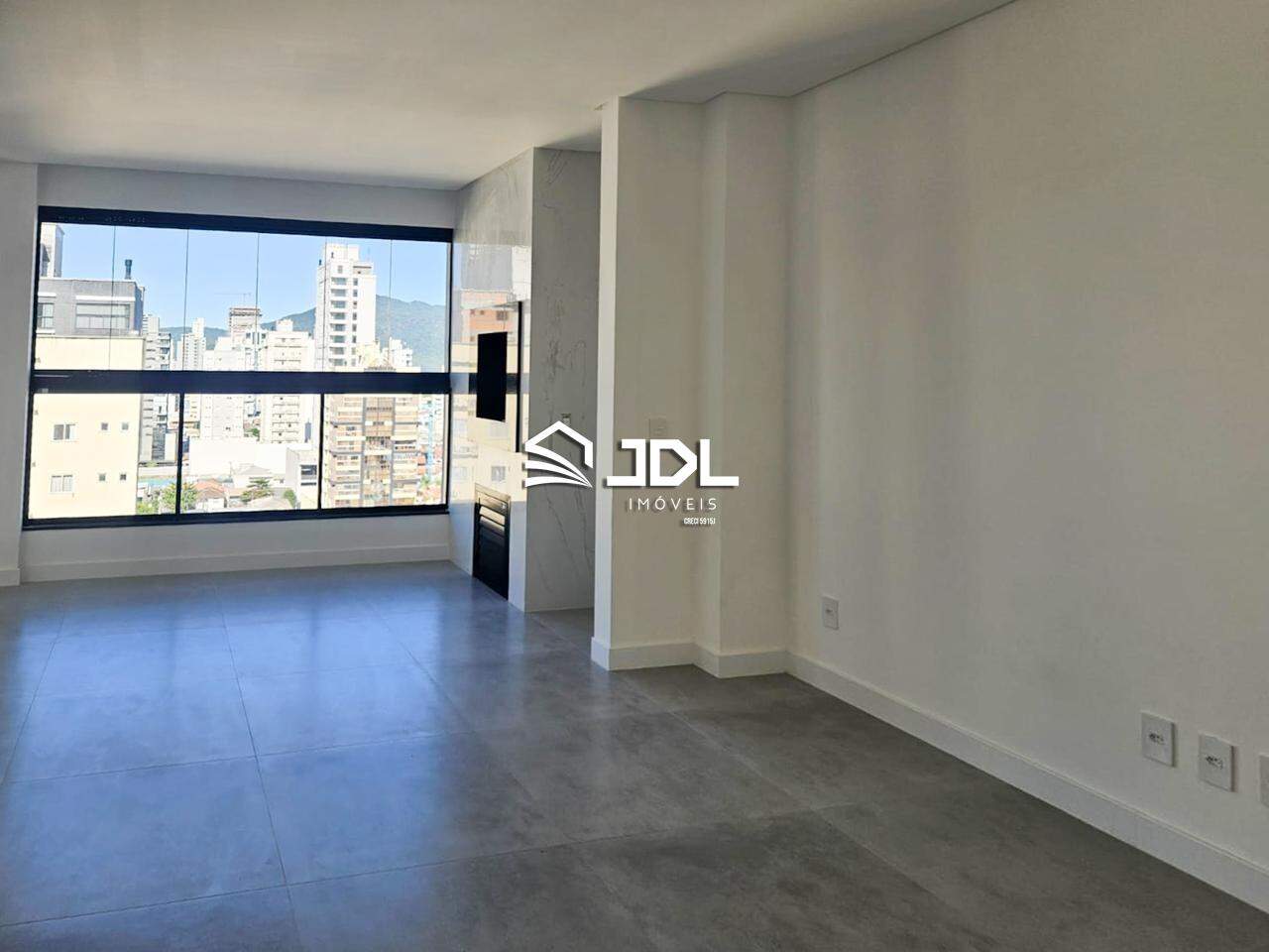 Apartamento à venda no bairro Meia Praia: 