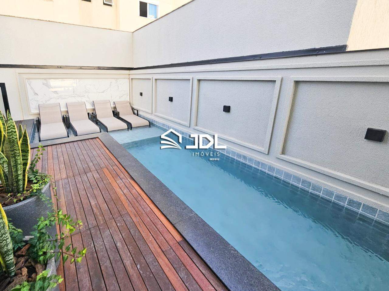 Apartamento à venda no bairro Meia Praia: 