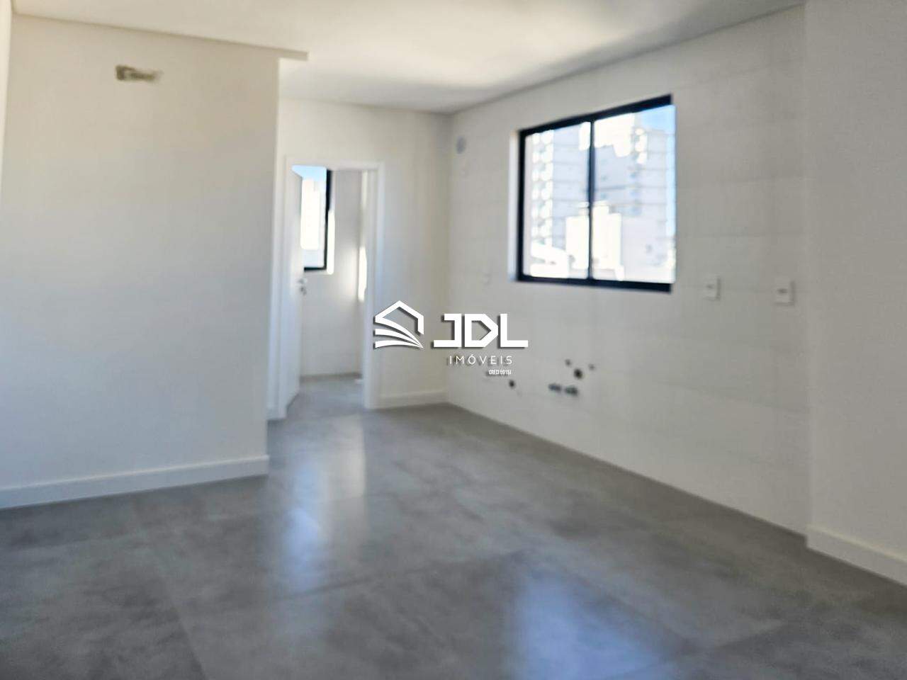 Apartamento à venda no bairro Meia Praia: 