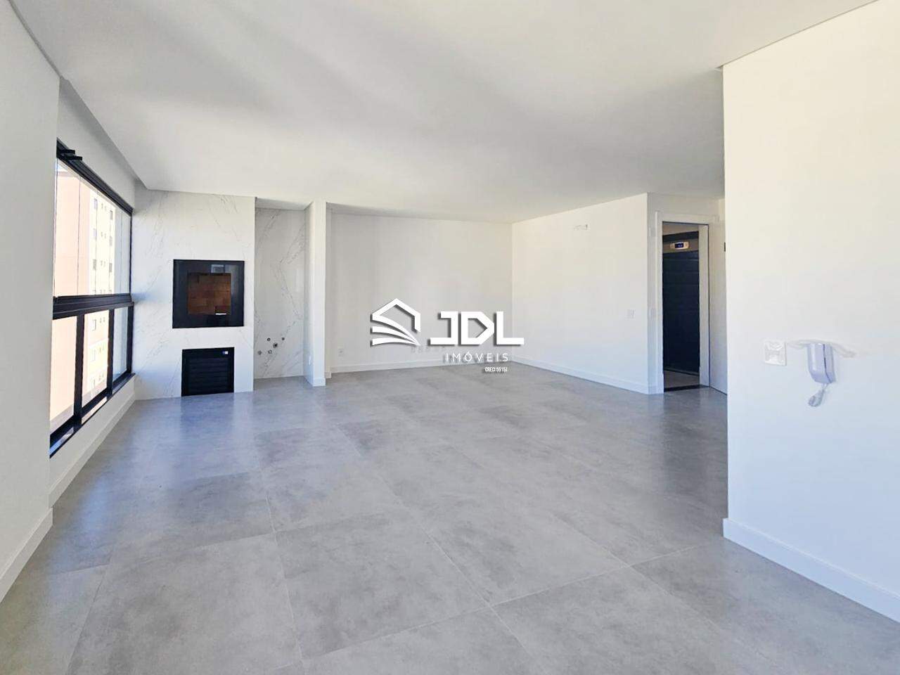 Apartamento à venda no bairro Meia Praia: 